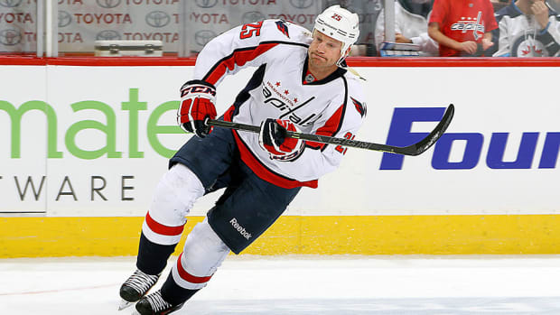 jason-chimera-capitals-header-goal-penguins-nhl-960.jpg